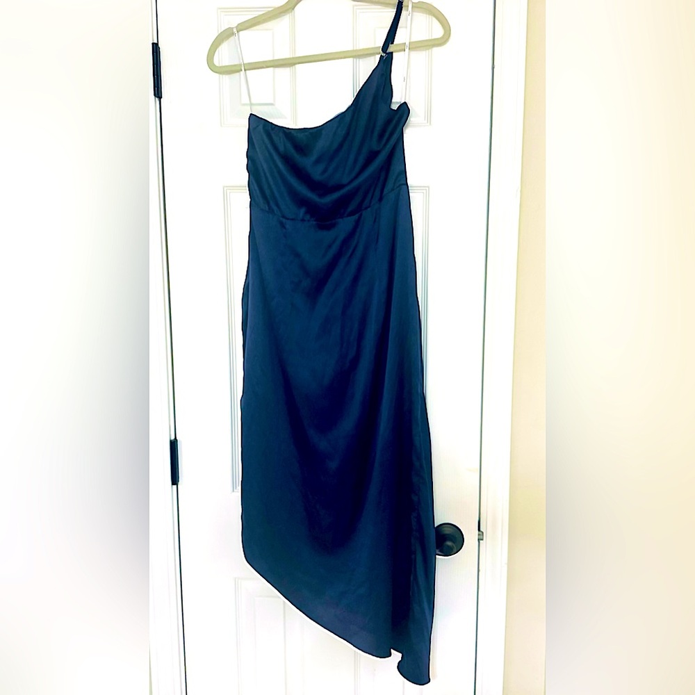 LIKE NEW LULU’s Law of Attraction Navy One-Shoulder Asymmetrical Midi Dress - Picture 7 of 7